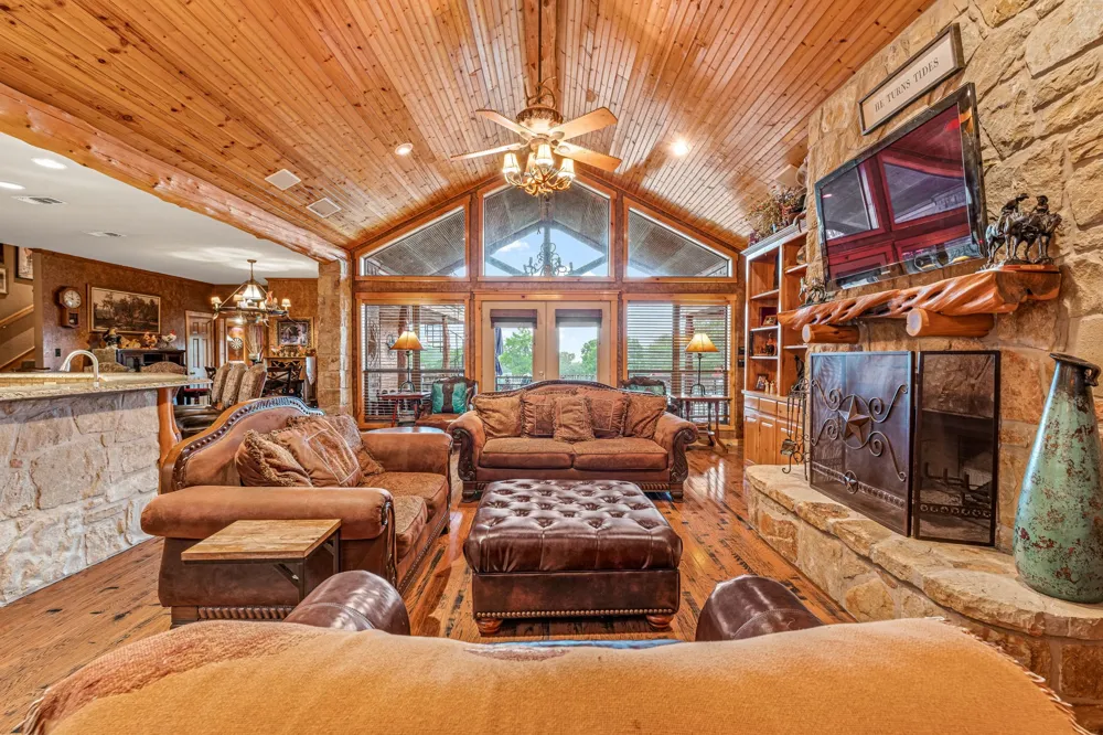 475 Magic Valley Bluff Dale, TX 76433