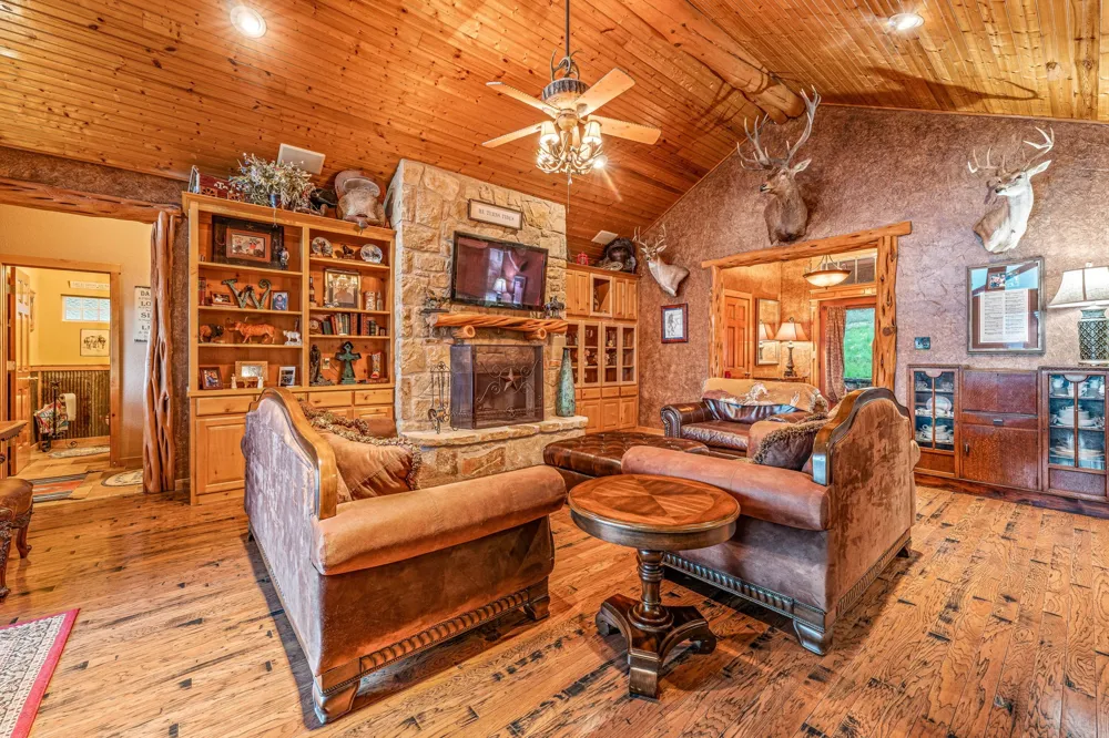 475 Magic Valley Bluff Dale, TX 76433