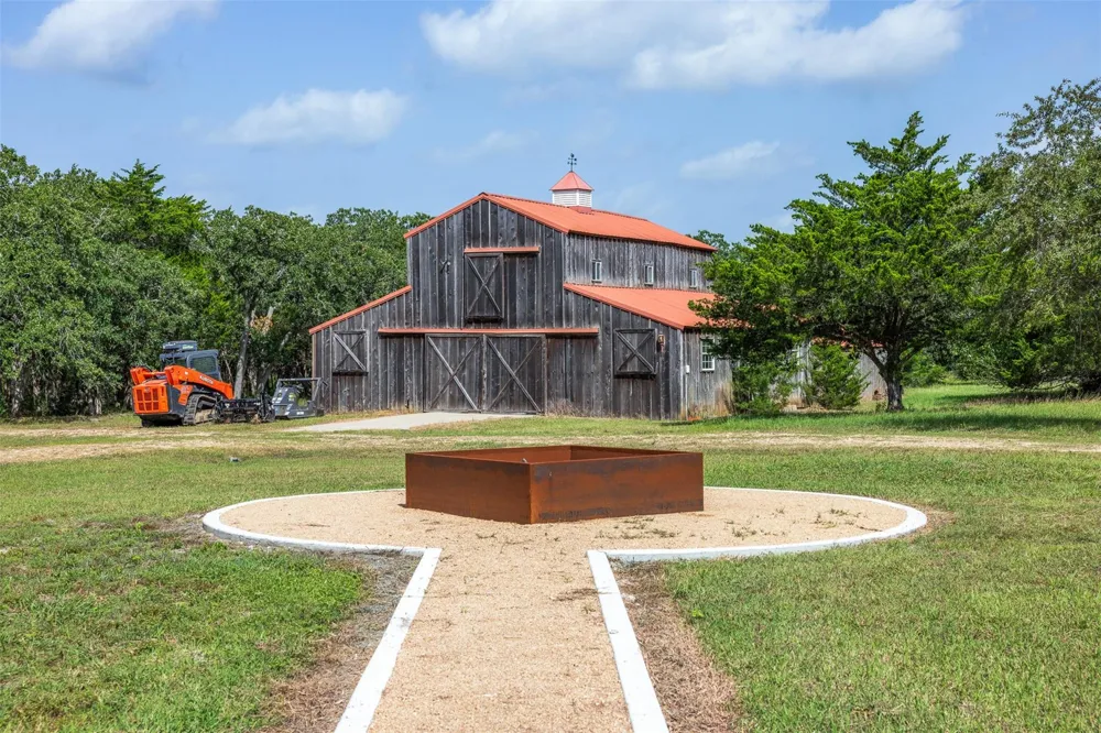 200 Fayetteville Farms Fayetteville, TX 78940