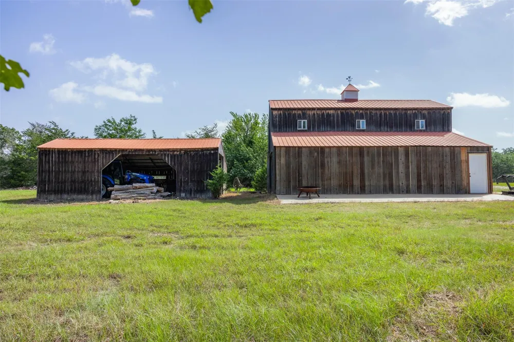 200 Fayetteville Farms Fayetteville, TX 78940