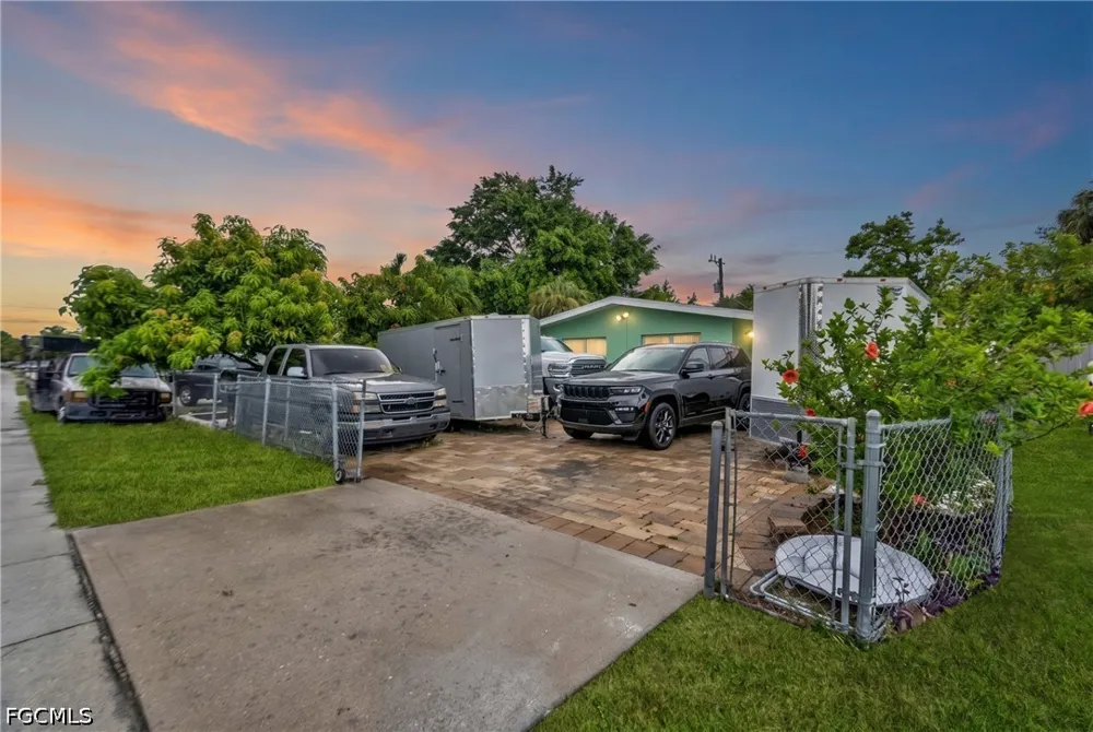 Maple Drive Fort Myers, FL 33907