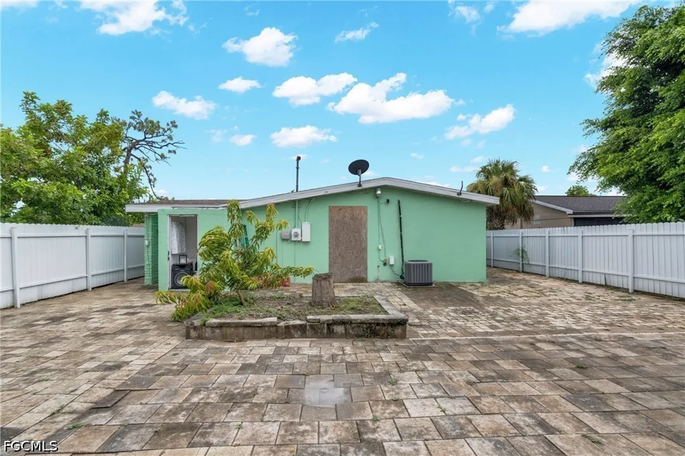 Maple Drive Fort Myers, FL 33907