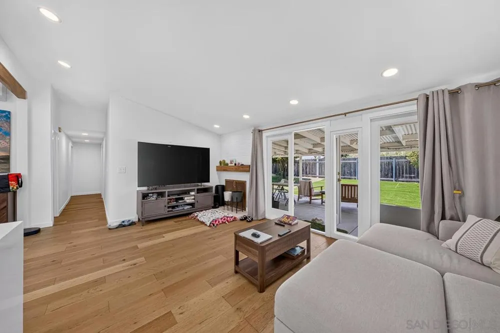 2634 Marathon Dr. San Diego, CA 92123