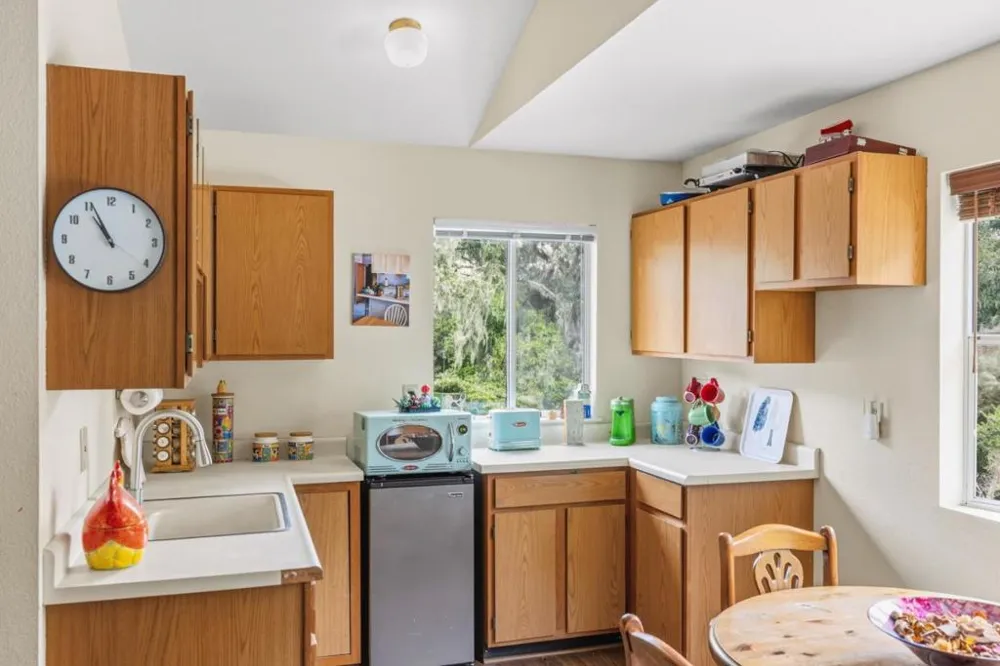 25193 Flanders Drive Carmel, CA 93923