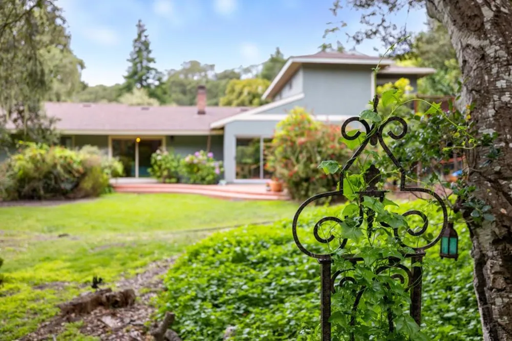 25193 Flanders Drive Carmel, CA 93923