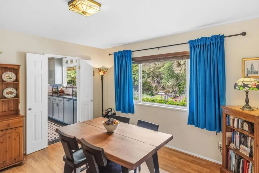 25193 Flanders Drive Carmel, CA 93923