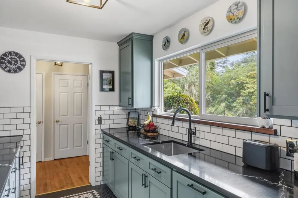 25193 Flanders Drive Carmel, CA 93923