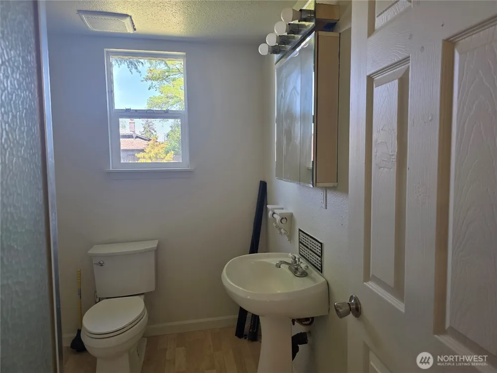 8902 Forest Road SW Lakewood, WA 98498