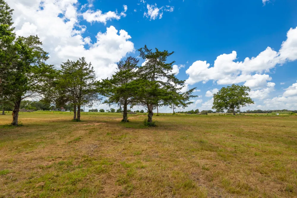 1021 E Old Hallettsville Road Flatonia, TX 78941