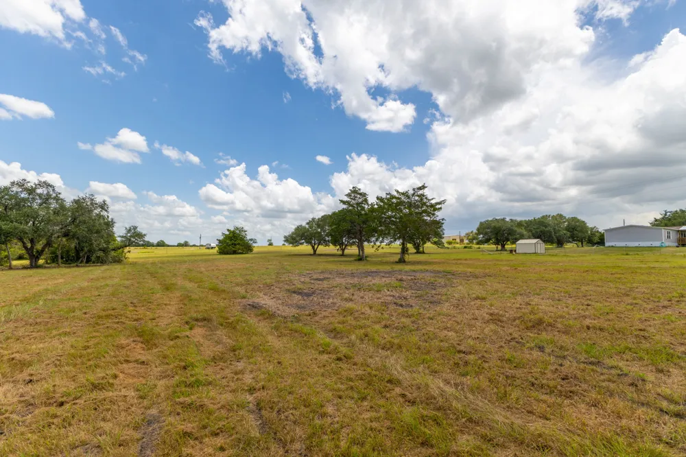 1021 E Old Hallettsville Road Flatonia, TX 78941