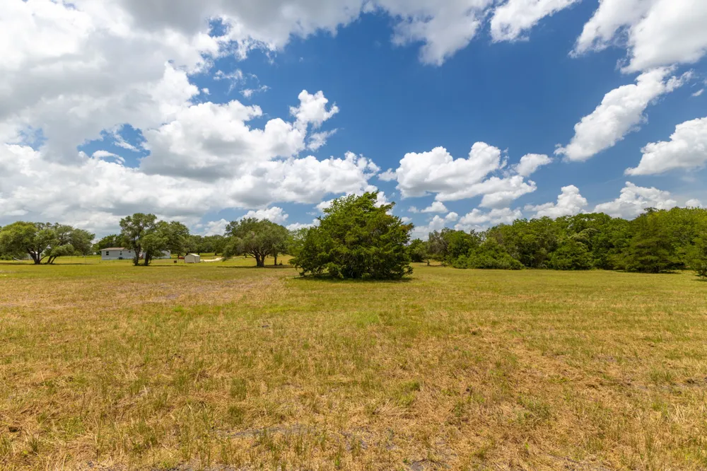 1021 E Old Hallettsville Road Flatonia, TX 78941