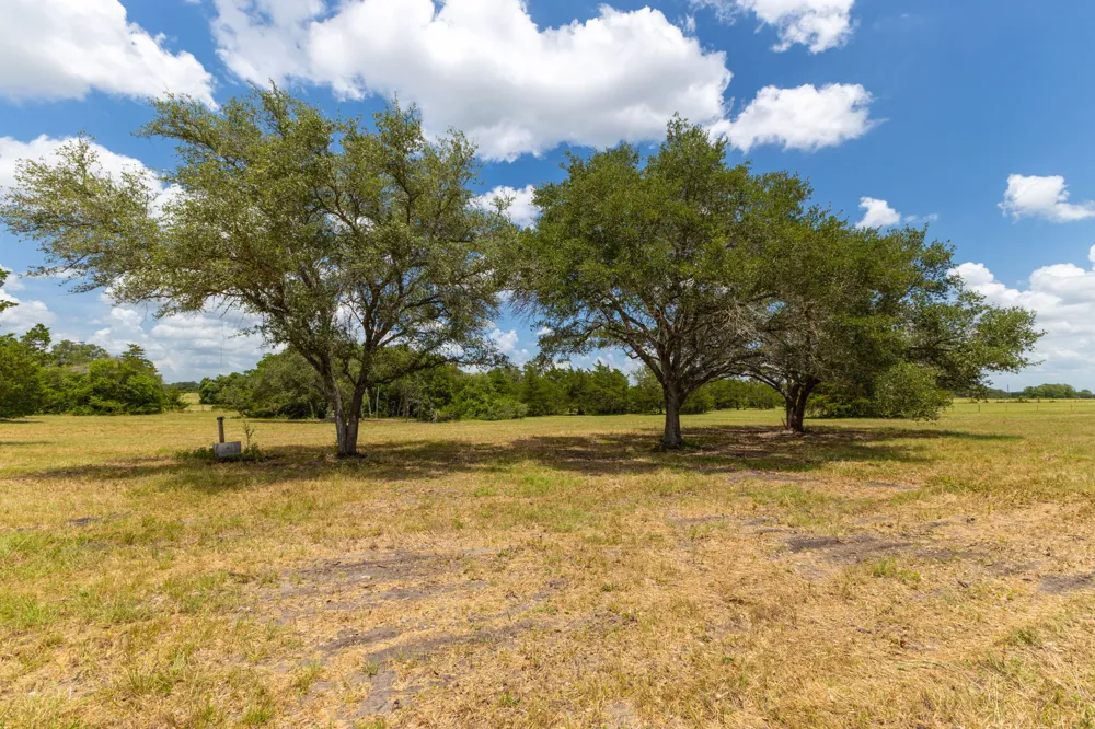 1021 E Old Hallettsville Road Flatonia, TX 78941