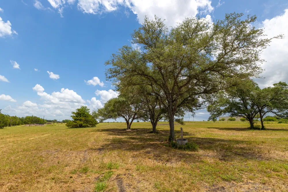 1021 E Old Hallettsville Road Flatonia, TX 78941