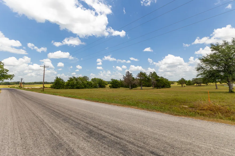 1021 E Old Hallettsville Road Flatonia, TX 78941