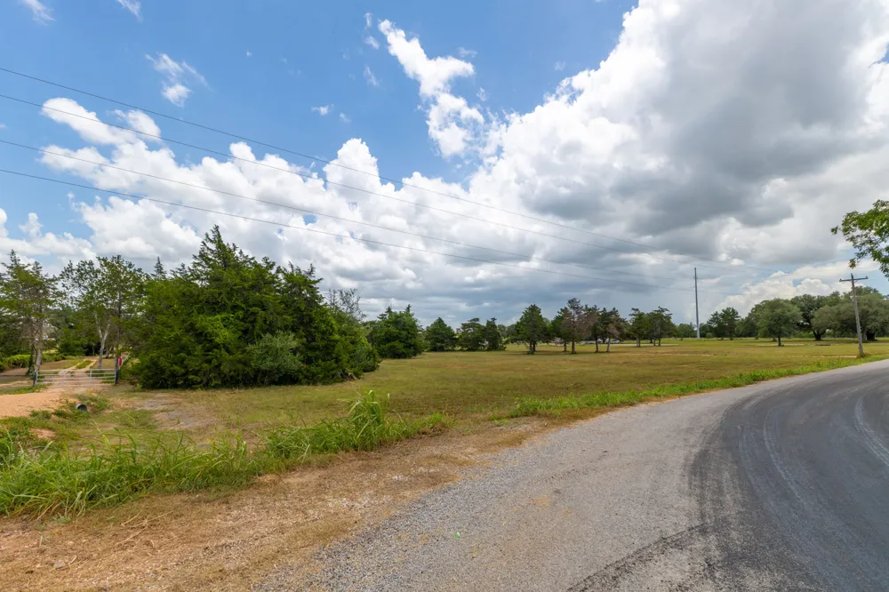 1021 E Old Hallettsville Road Flatonia, TX 78941