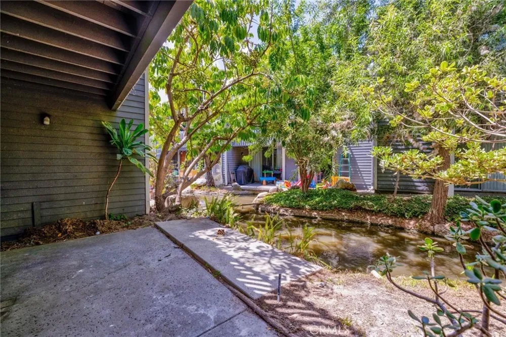25269 Pine Creek Lane Wilmington, CA 90744