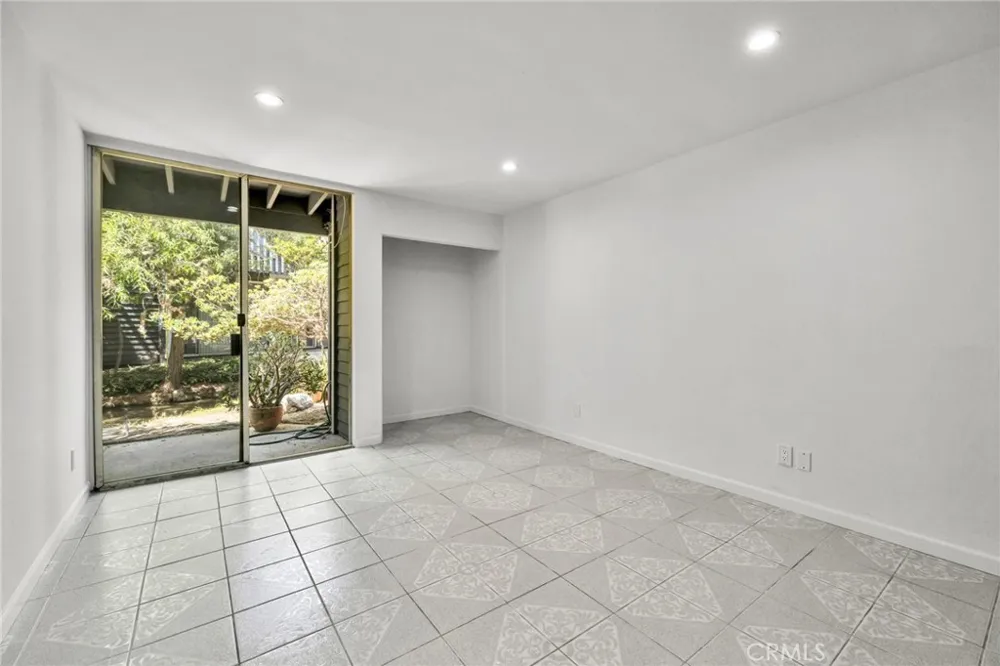 25269 Pine Creek Lane Wilmington, CA 90744