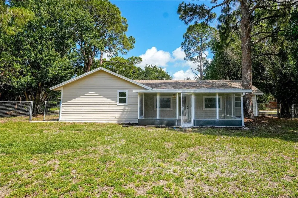 271 Naylor NE Palm Bay, FL 32907