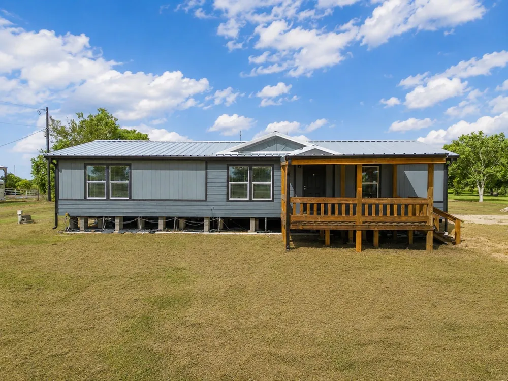 882 County Road 404 Bay City, TX 77414