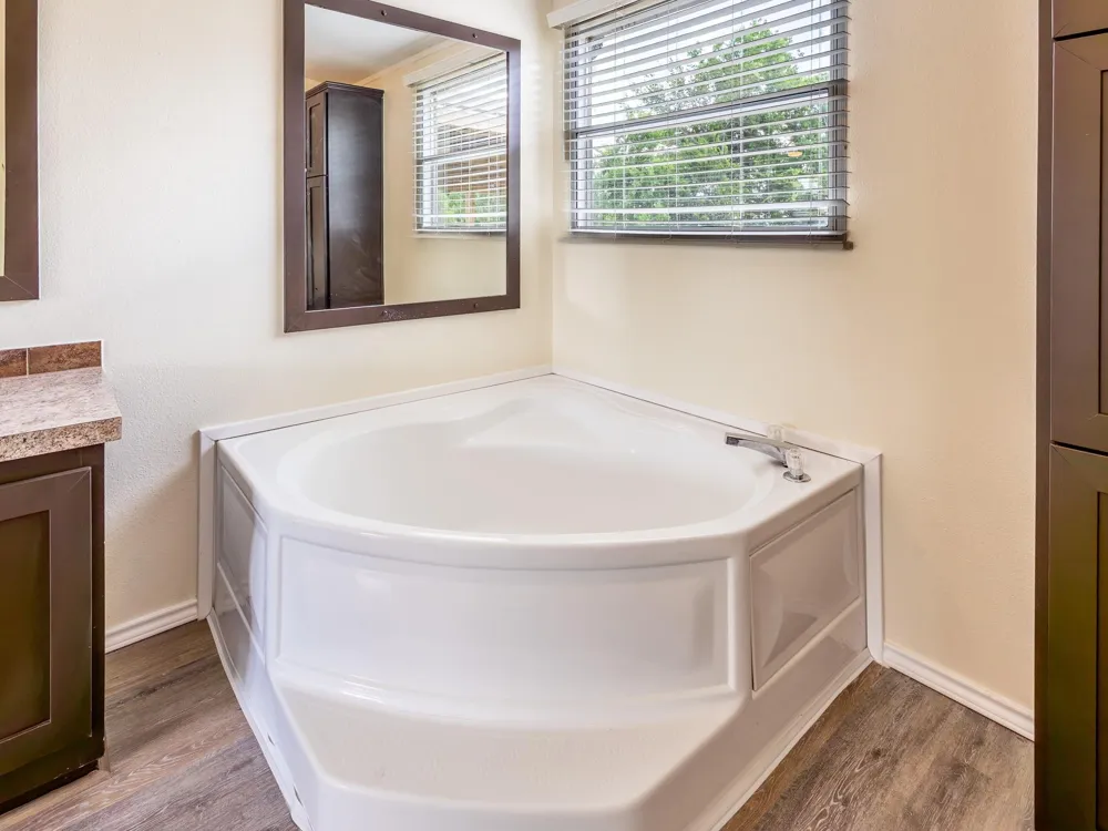 882 County Road 404 Bay City, TX 77414