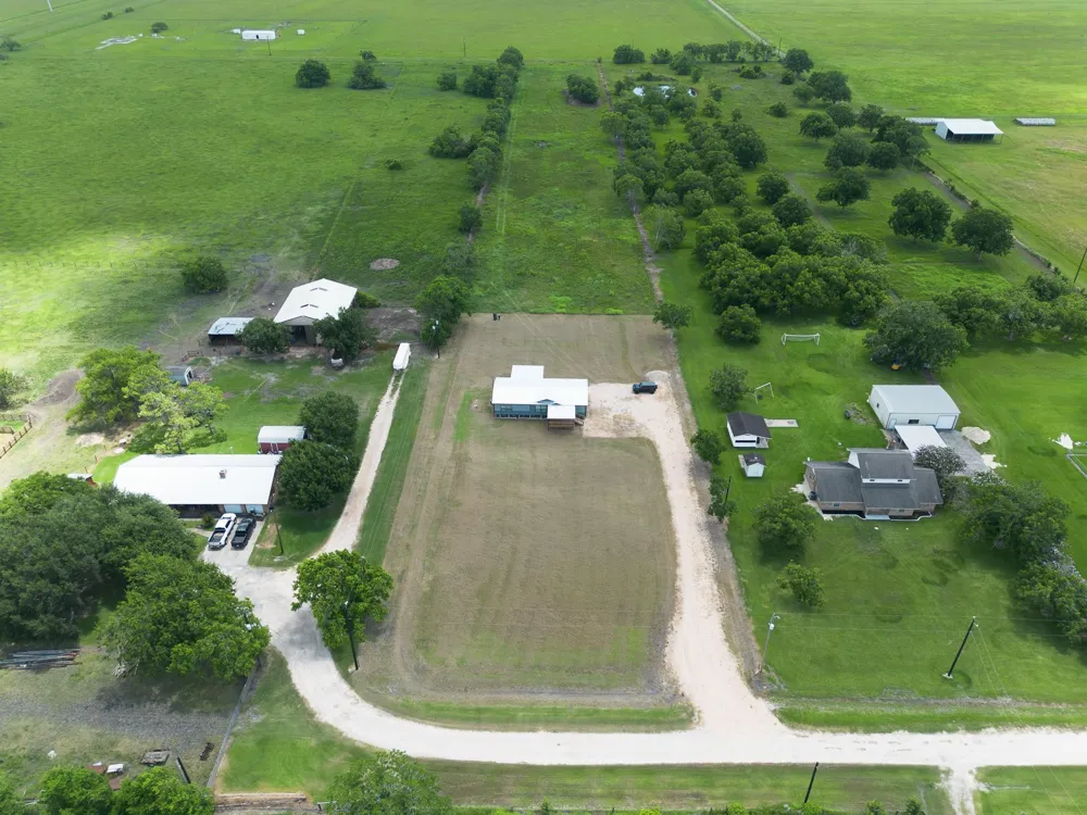 882 County Road 404 Bay City, TX 77414