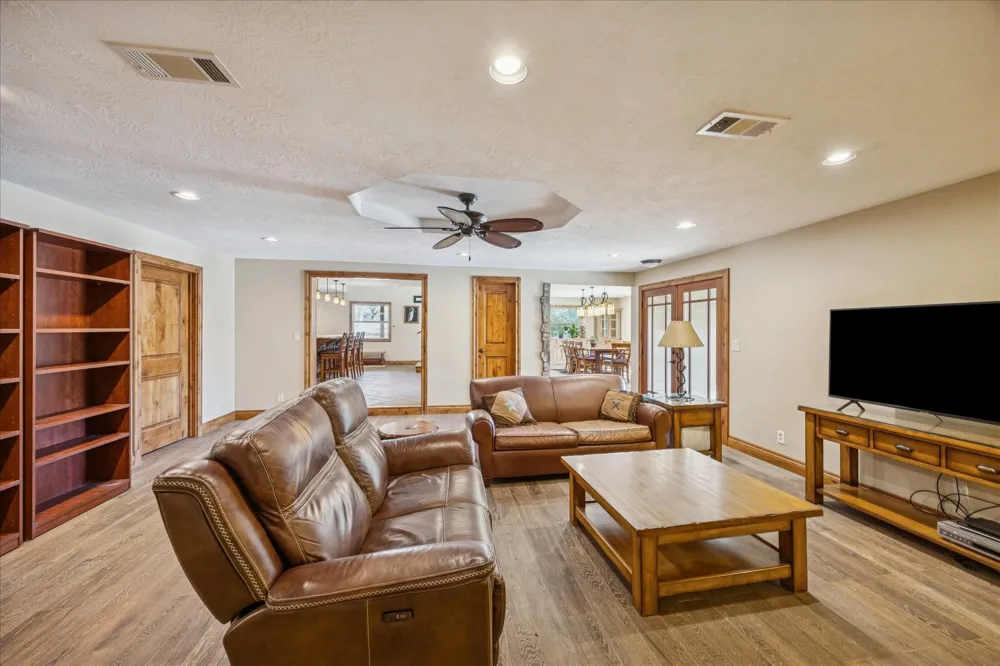 640 Piney Creek Road Bellville, TX 77418