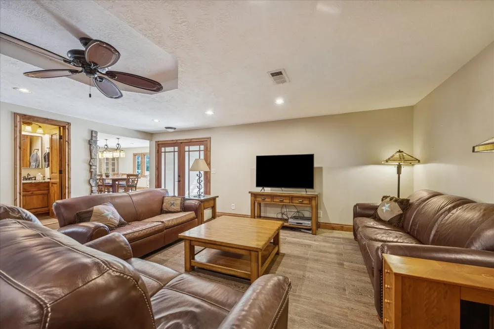 640 Piney Creek Road Bellville, TX 77418