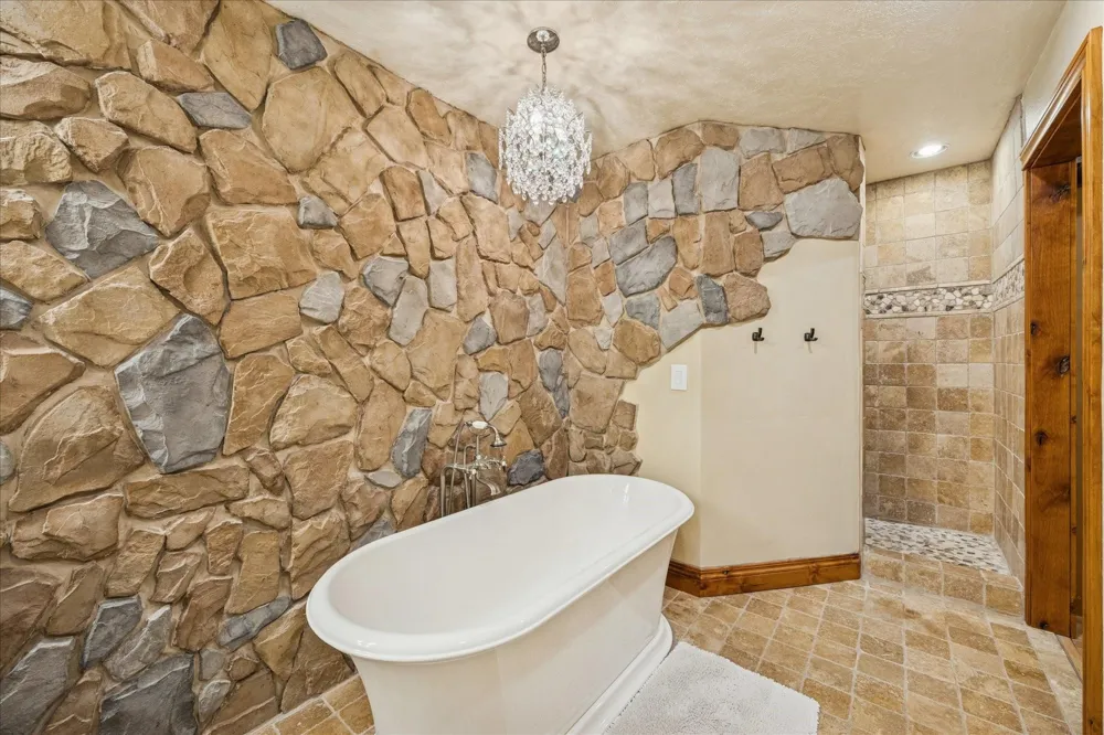 640 Piney Creek Road Bellville, TX 77418