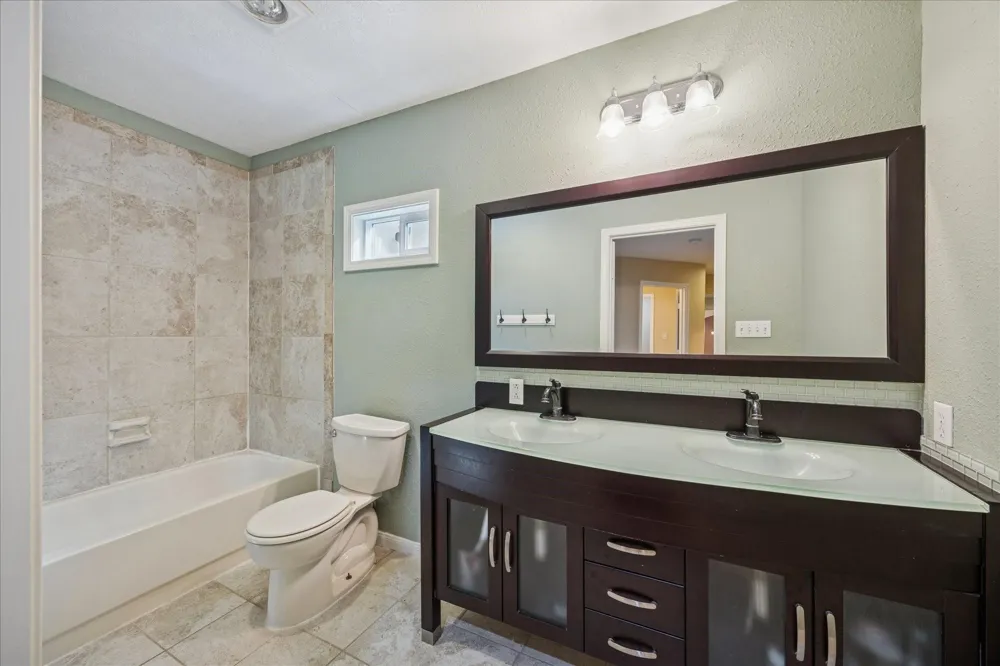 640 Piney Creek Road Bellville, TX 77418