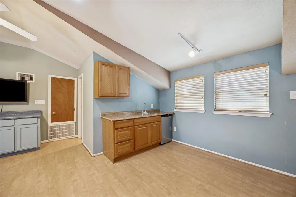 640 Piney Creek Road Bellville, TX 77418