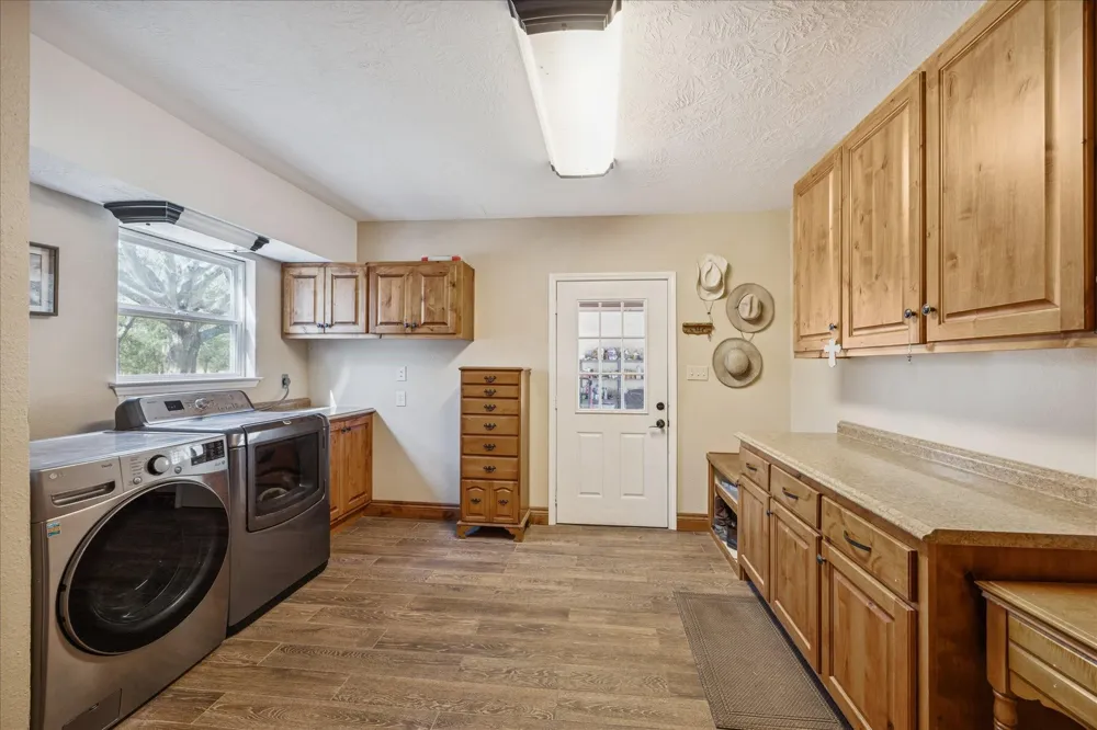 640 Piney Creek Road Bellville, TX 77418