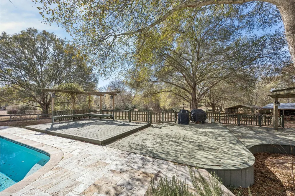640 Piney Creek Road Bellville, TX 77418