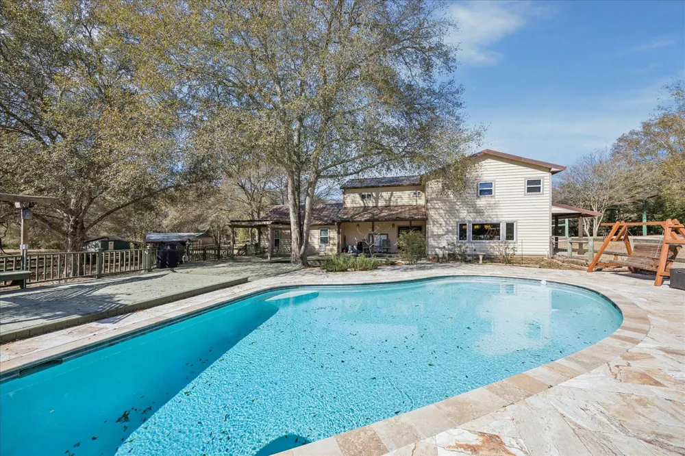 640 Piney Creek Road Bellville, TX 77418