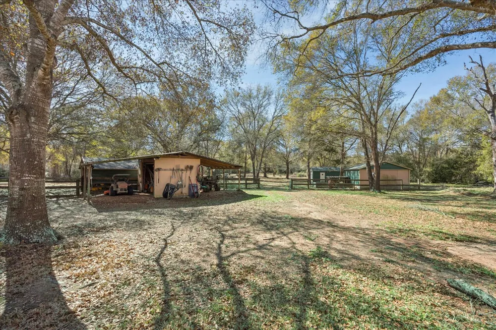 640 Piney Creek Road Bellville, TX 77418
