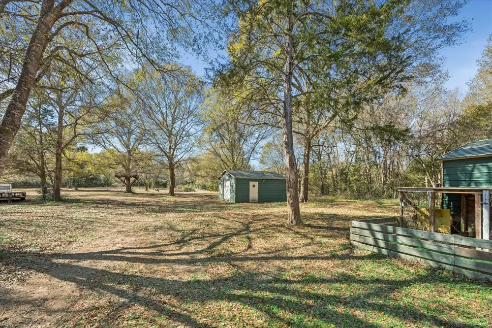 640 Piney Creek Road Bellville, TX 77418