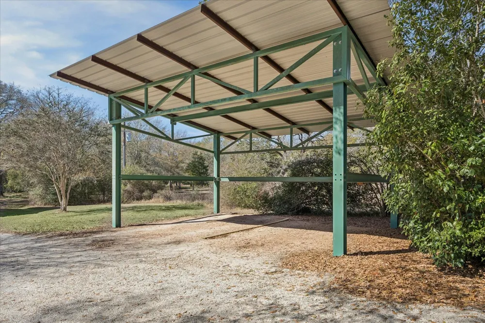 640 Piney Creek Road Bellville, TX 77418