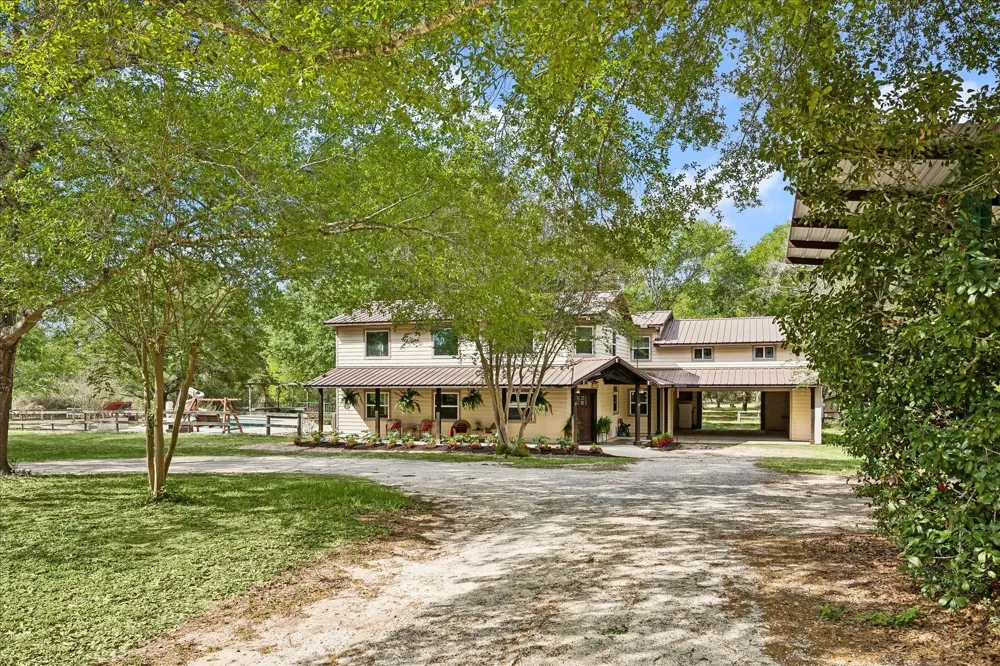 640 Piney Creek Road Bellville, TX 77418