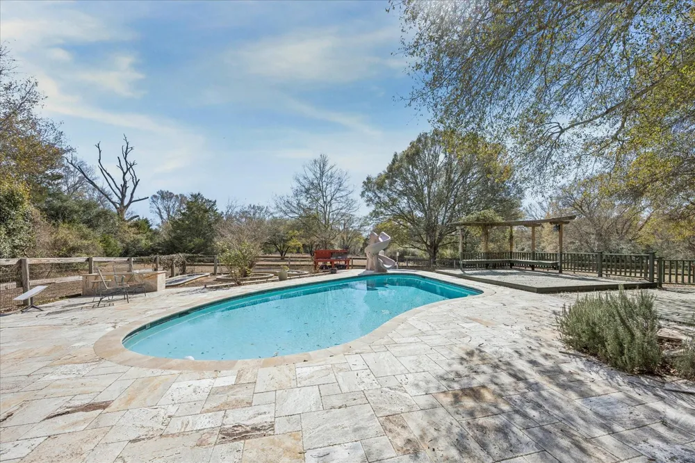 640 Piney Creek Road Bellville, TX 77418