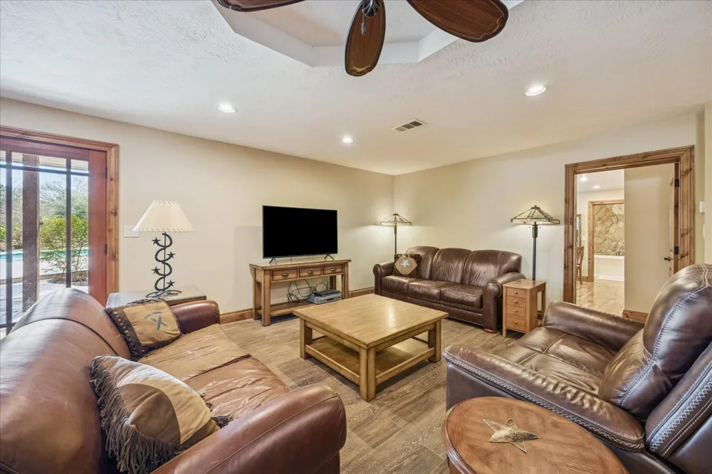 640 Piney Creek Road Bellville, TX 77418