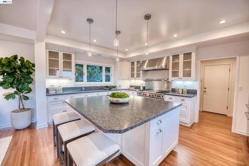 140 Sheridan Way Woodside, CA 94062