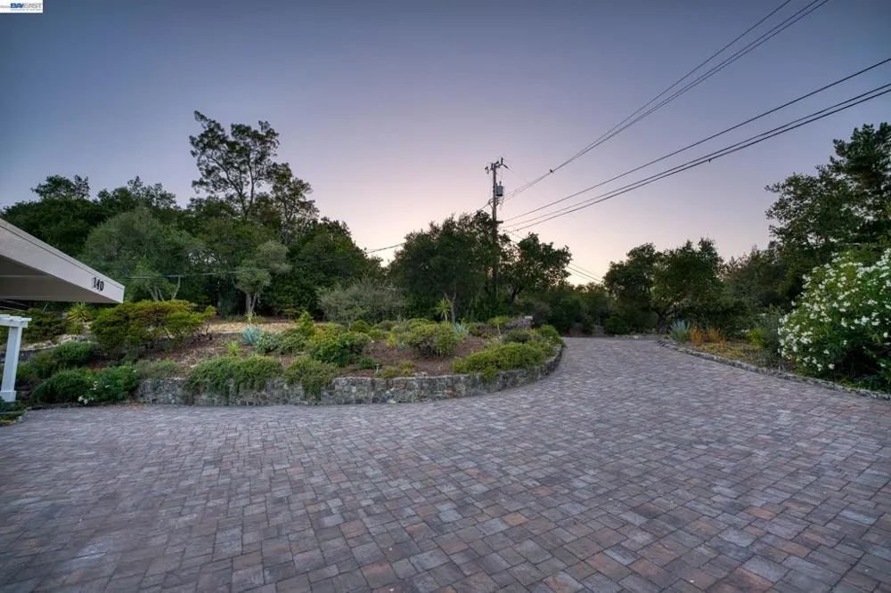 140 Sheridan Way Woodside, CA 94062