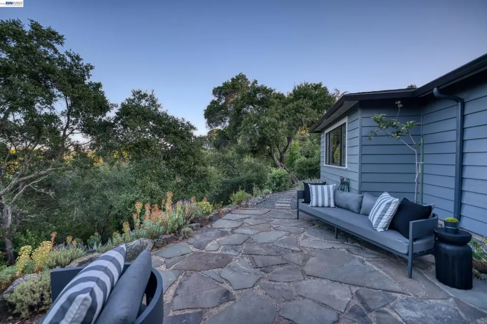 140 Sheridan Way Woodside, CA 94062