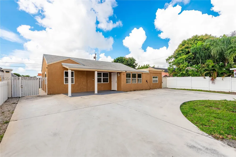 750 NE 4th Pl Hialeah, FL 33010