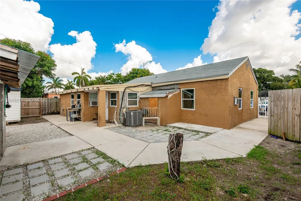 750 NE 4th Pl Hialeah, FL 33010