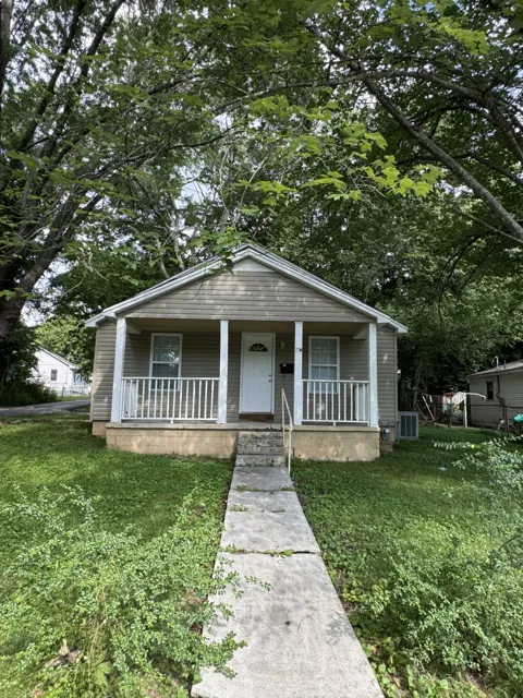 118 N Fowler Ave