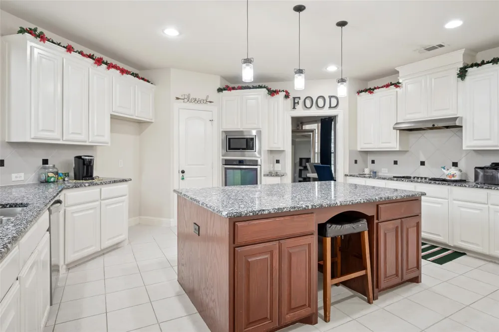 901 Oglethorpe Lane Aubrey, TX 76227