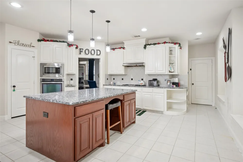 901 Oglethorpe Lane Aubrey, TX 76227