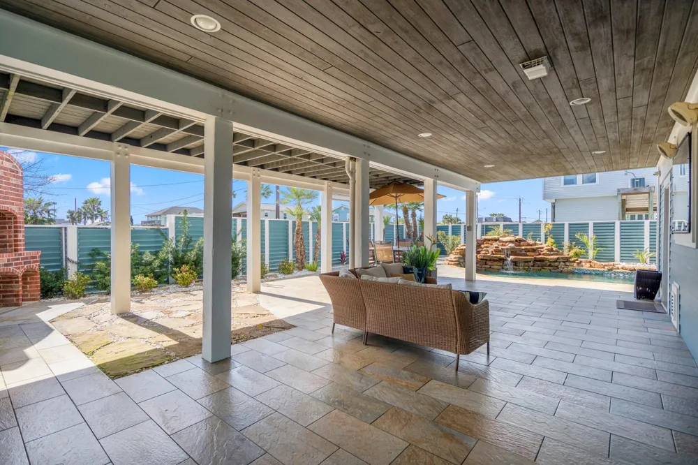16544 John Silver Road Jamaica Beach, TX 77554