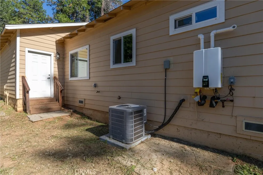 14091 Skyway Magalia, CA 95954