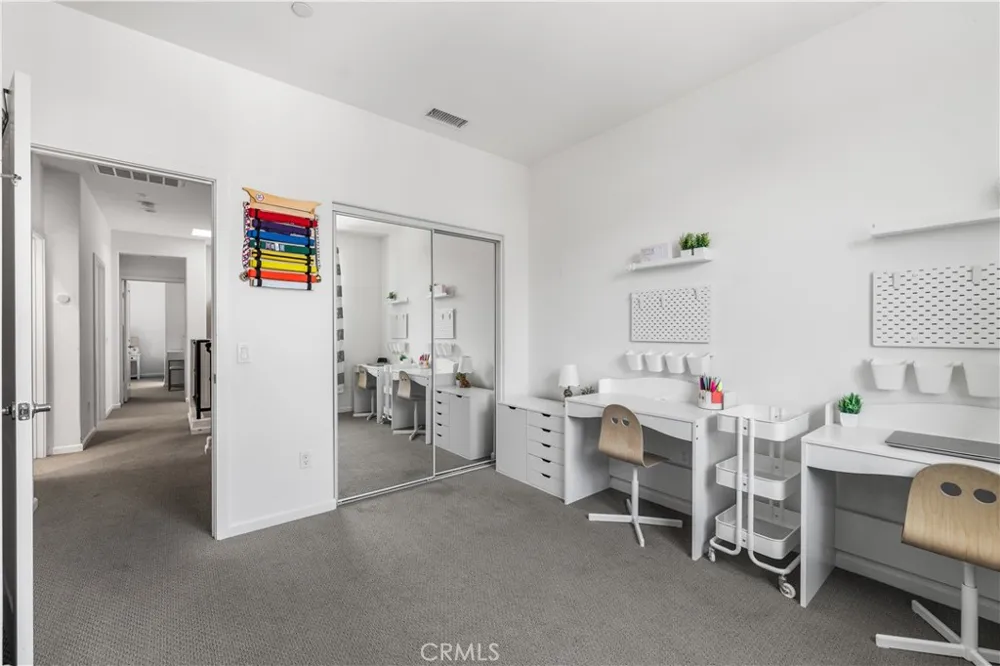7611 Honor Van Nuys, CA 91405